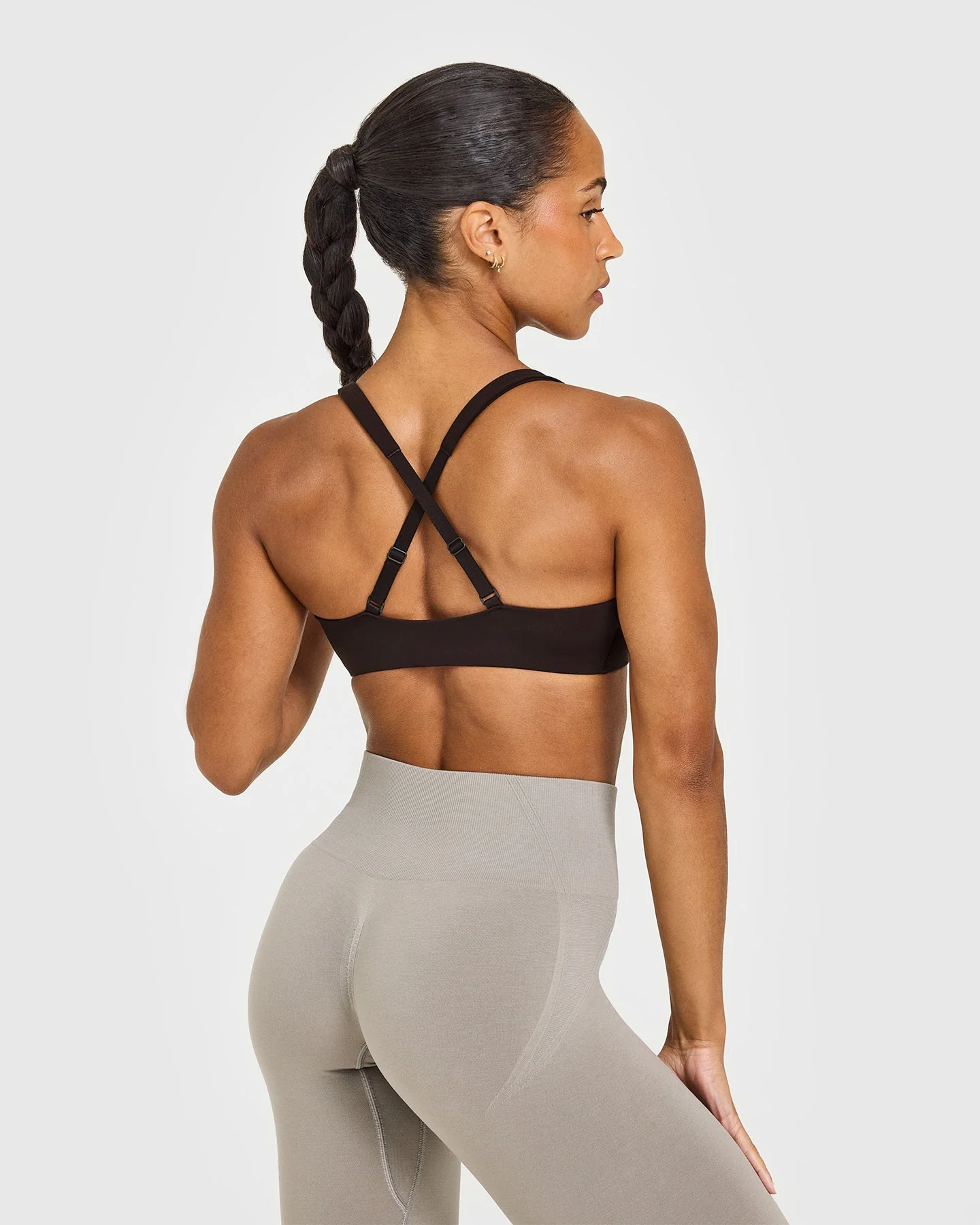 EasyLift™ Cross Back Sports Bra with White Logo | 70% Cocoa - Image 2