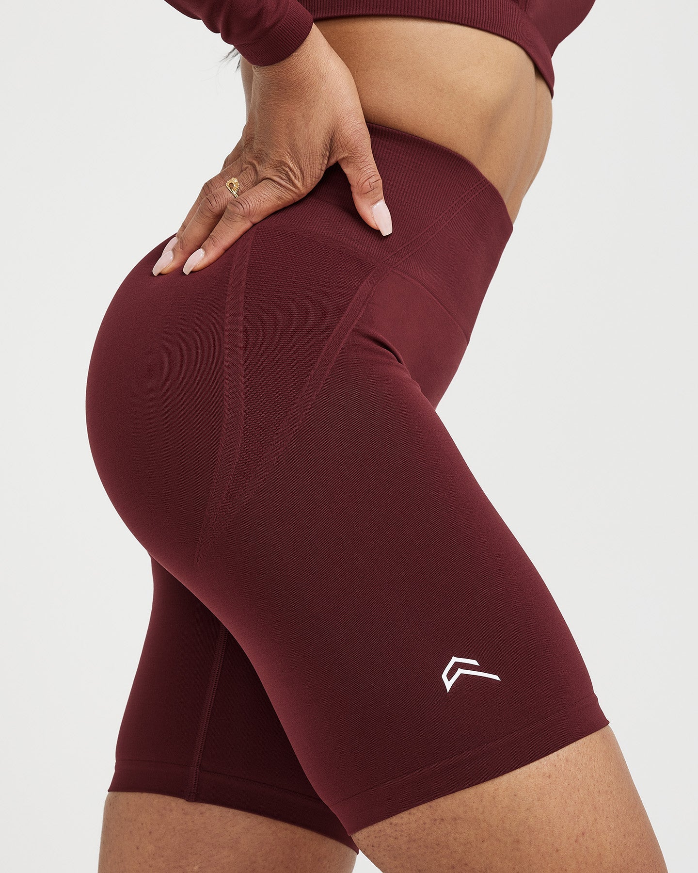 EffortlessLift™ Seamless Cycling Shorts with White Logo | Rosewood - Image 5