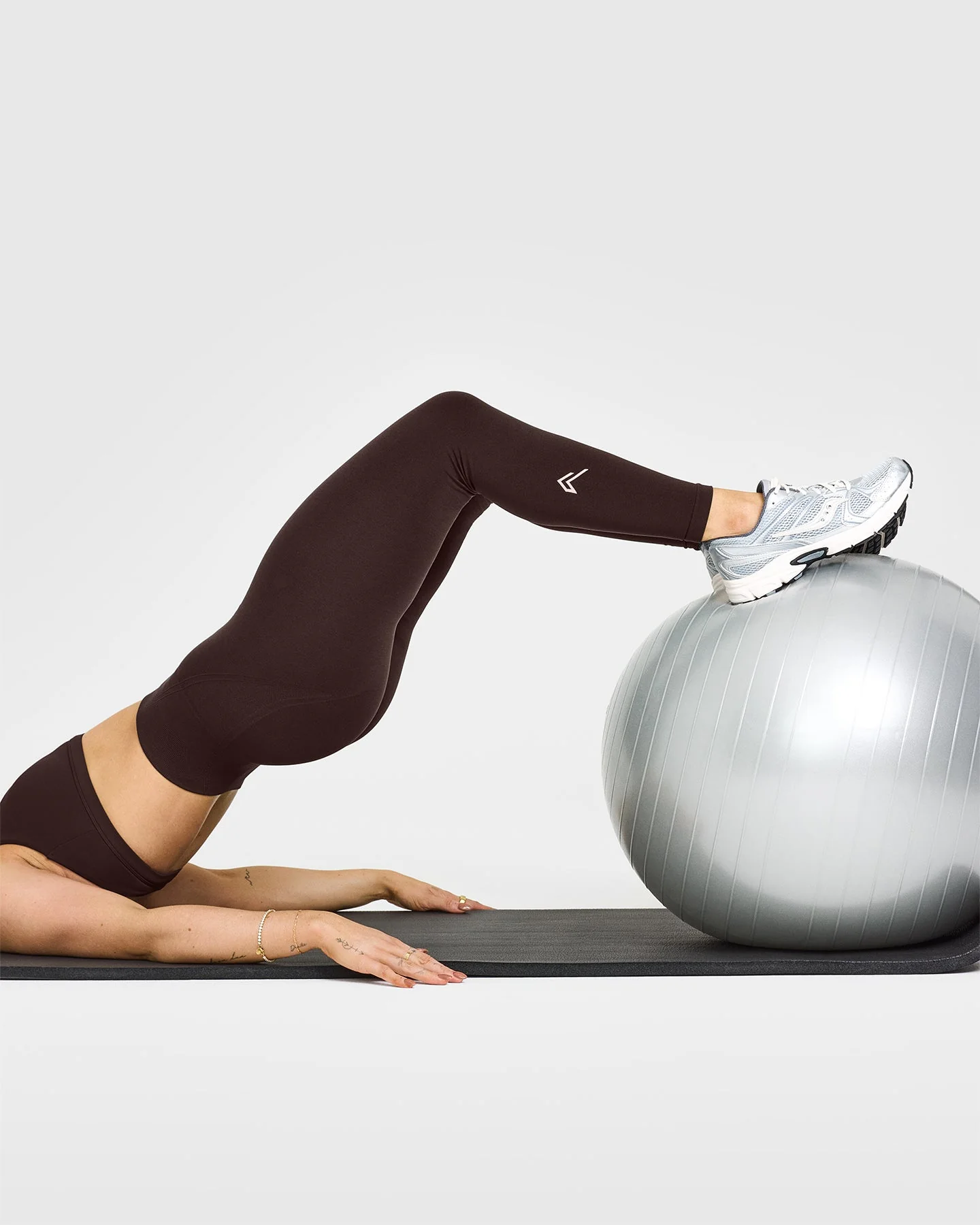 EffortlessLift™ Seamless Leggings with White Logo | 70% Cocoa - Image 6