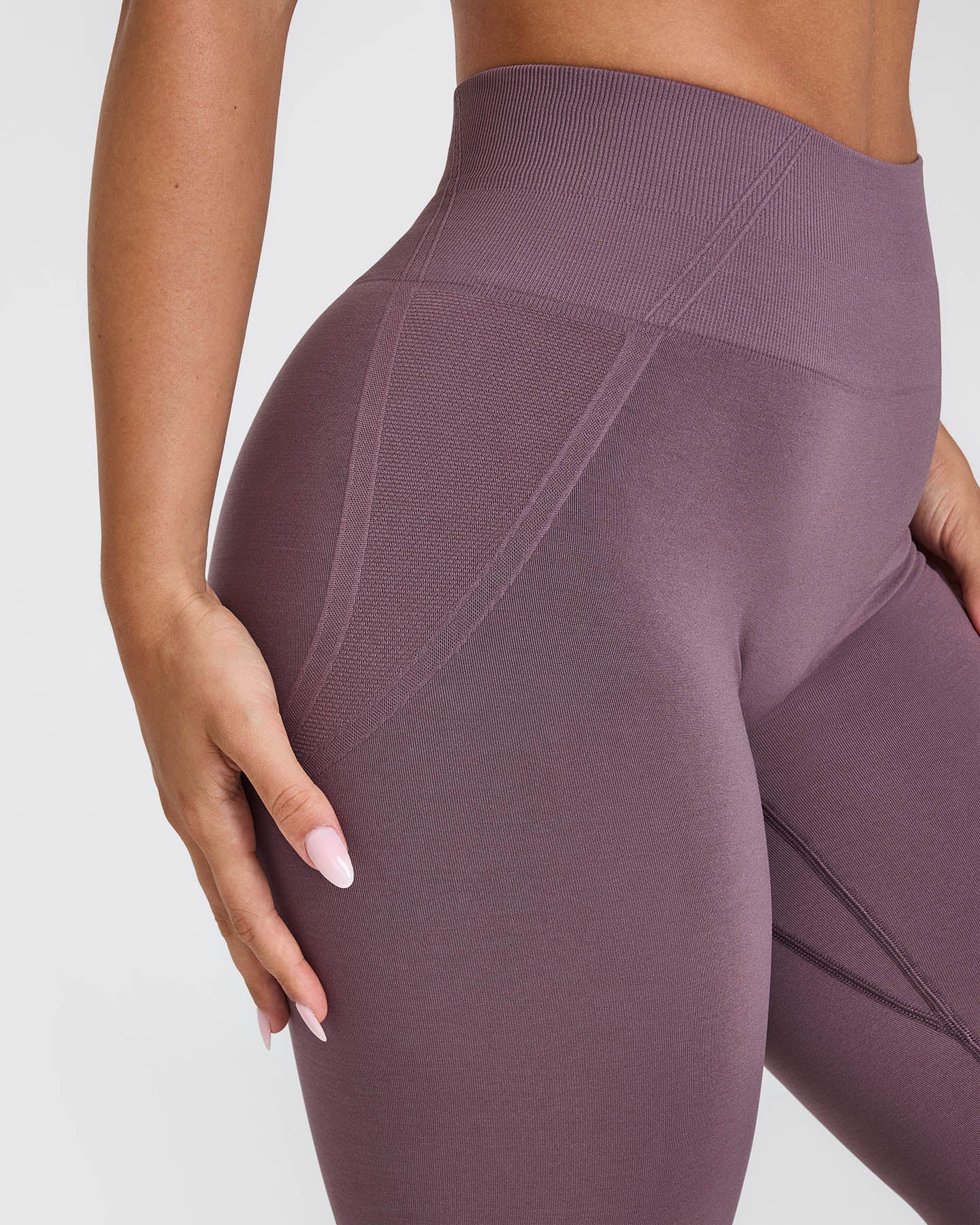 EffortlessLift™ Seamless Leggings with White Logo | Vintage Purple - Image 4