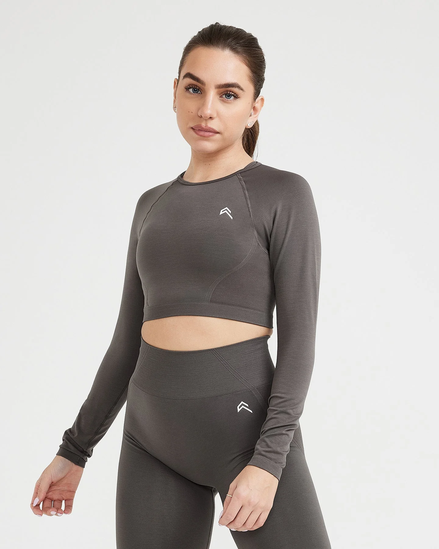 EffortlessLift™ Seamless Long Sleeve Crop Top with White Logo | Deep Taupe