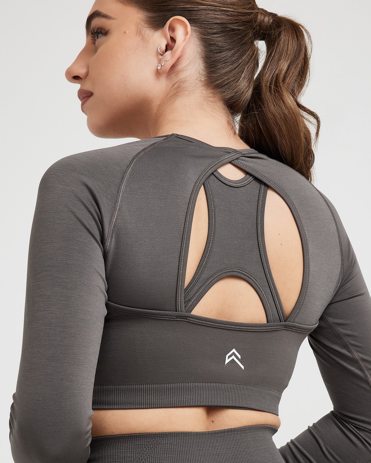 EffortlessLift™ Seamless Long Sleeve Crop Top with White Logo | Deep Taupe - Image 5