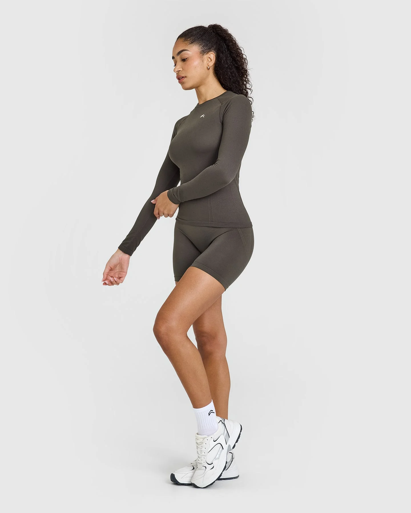 Go To Seamless Fitted Long Sleeve Top | Deep Taupe - Image 3