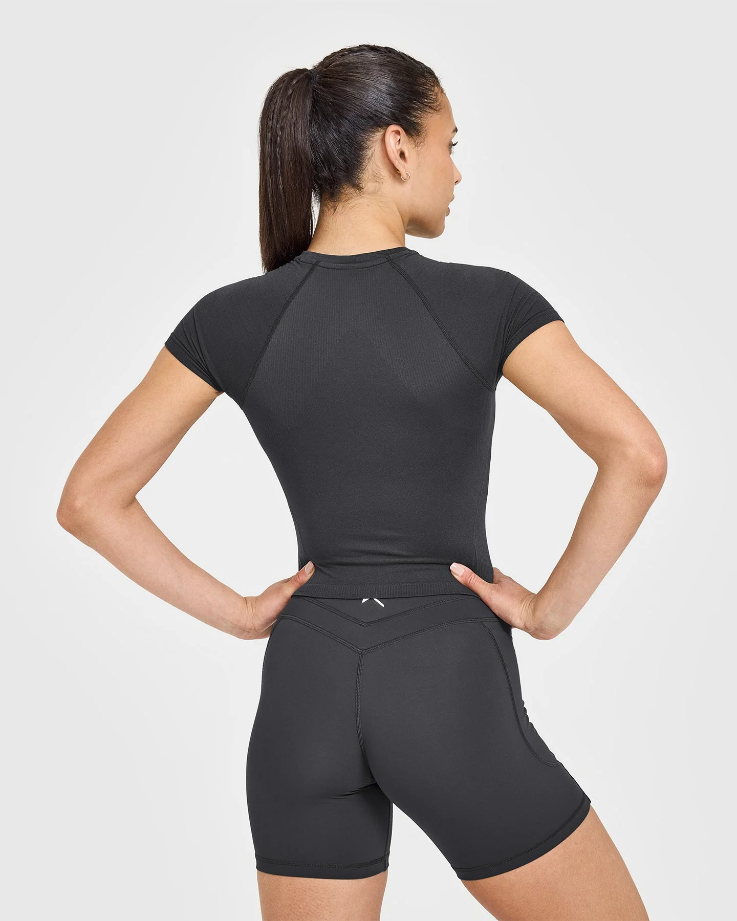 Go To Seamless Fitted Mid Top | Coal - Image 2