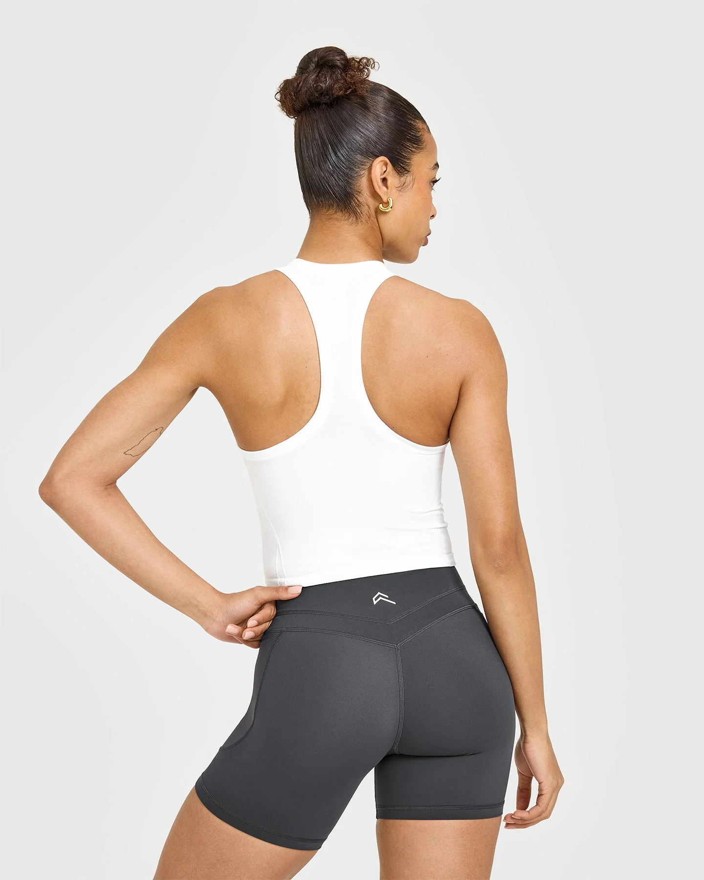 Go To Seamless Fitted Mid Vest | White - Image 2