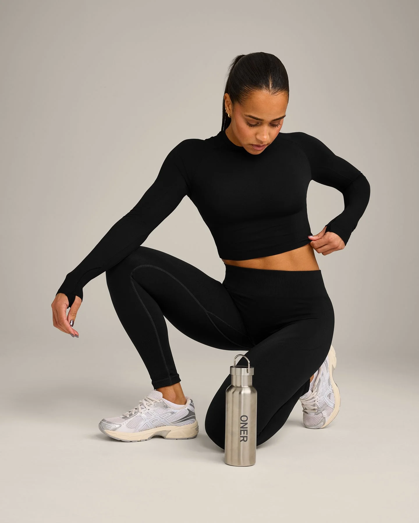 Oner Seamless Fitted Long Sleeve Mid Top | Soft Black - Image 2